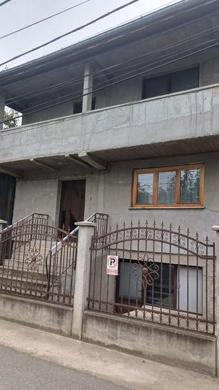 Casă individuală cu 8 camere cu Canalizare în Granit