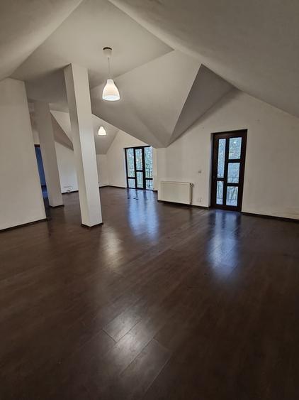 Casă cu 4 camere cu Teren 100 Mp în Central
