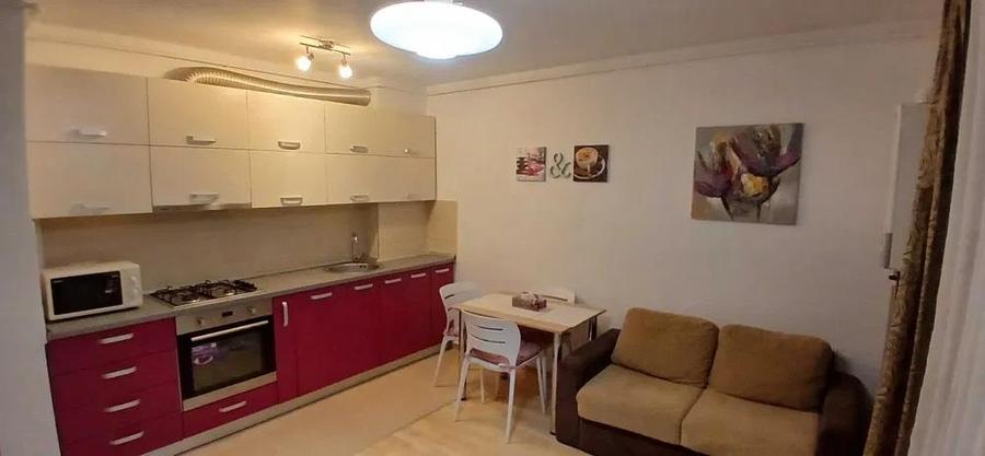 Apartament cu 2 camere decomandat în Tractorul