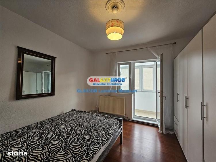 Apartament cu 3 camere decomandat în Micro 12