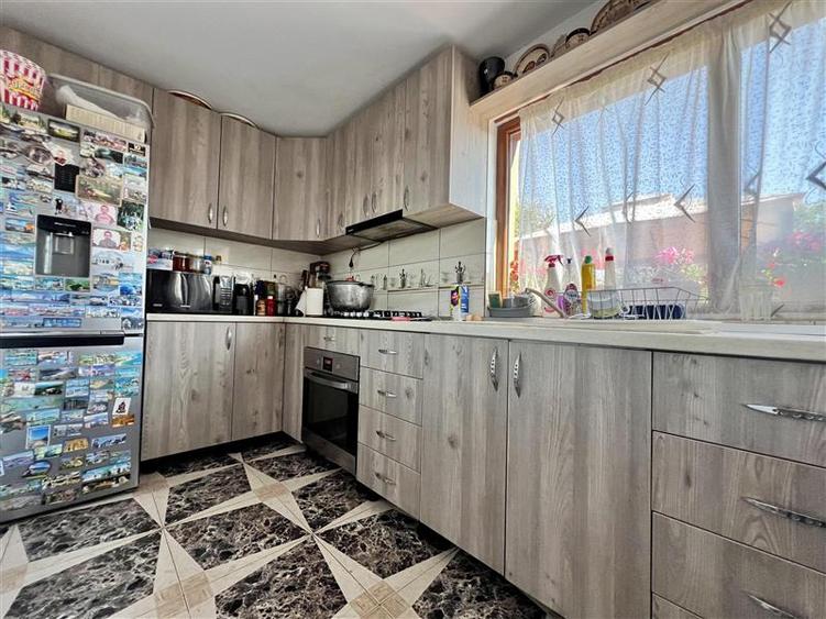 Casă individuală cu 5 camere cu Teren 1382 Mp în Voinești