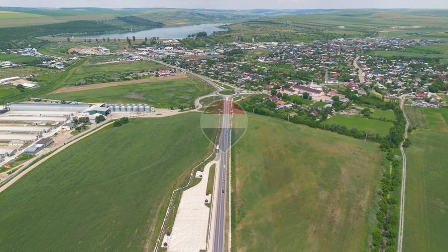 Teren de 8248 mp, în Zorleni