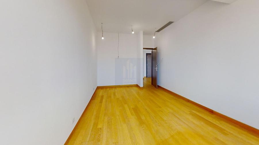 Apartament cu 4 camere semidecomandat în Eminescu