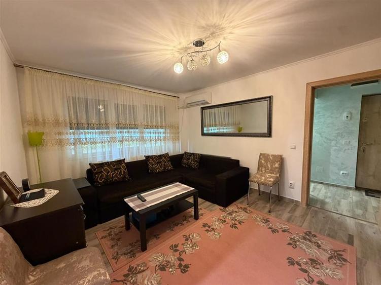 Apartament cu 2 camere semidecomandat în Podu Roș