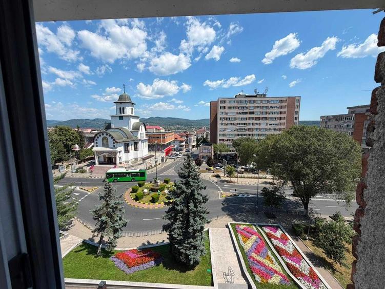 Apartament 3 camere pe Calea lui Traian cu vedere stradala. Direct Proprietar