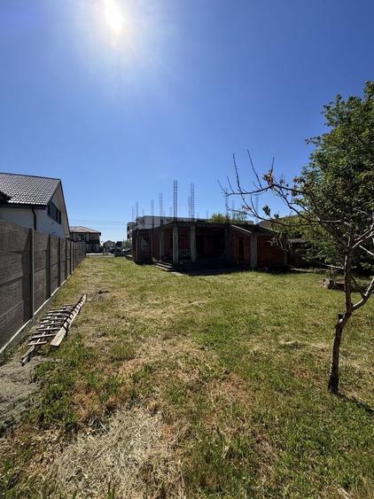 Casă cu 4 camere cu Teren 748 Mp în Dumbrăvița