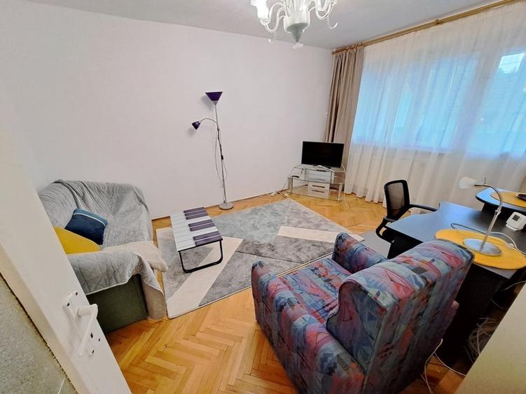 Apartament cu 3 camere decomandat în Dâmbu Pietros