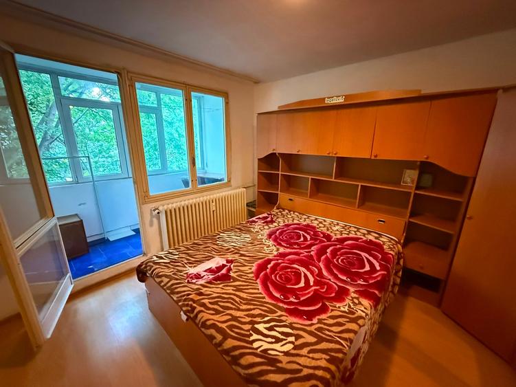 Apartament cu 3 camere decomandat în Drumul Taberei