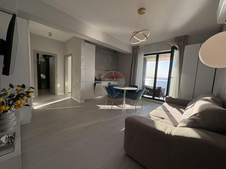 Apartament cu 2 camere semidecomandat, mobilat în Central
