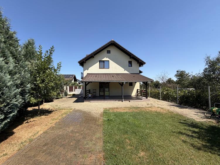 Casă individuală cu 5 camere cu Canalizare în Giroc