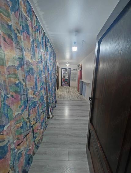 Apartament cu 3 camere semidecomandat în Deve