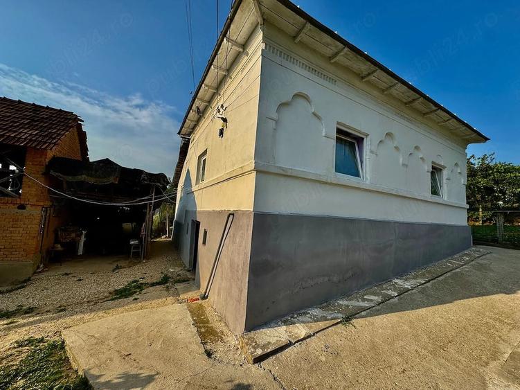 Casă cu Teren 666 Mp în Calotești