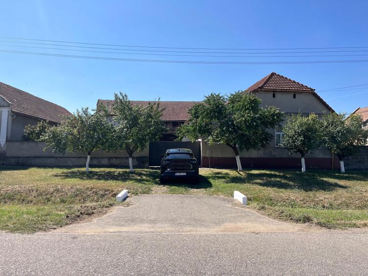 Casă cu 4 camere cu Teren 1500 Mp în Variaș