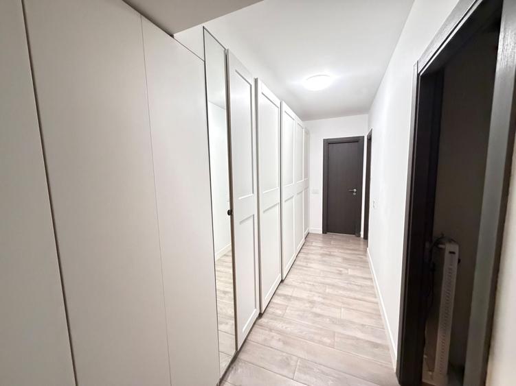 Apartament cu 5 camere decomandat, mobilat în P-ta Presei Libere