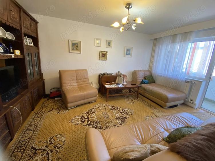 Apartament cu 2 camere decomandat în Casa de Cultură