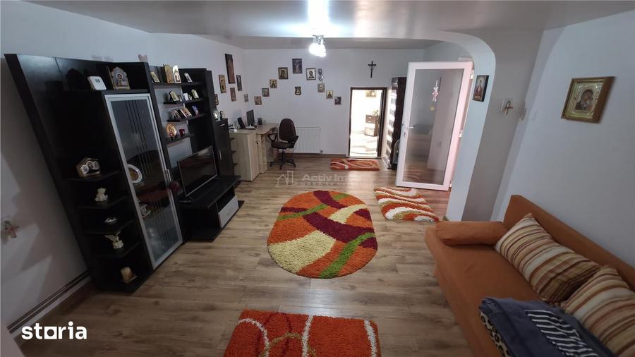 Casă cu 8 camere cu Teren 432 Mp în Central