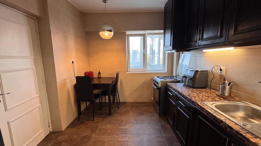 Apartament cu 3 camere decomandat în Dorobanți