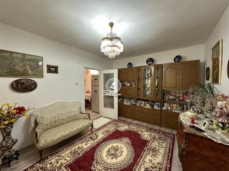 Apartament cu 3 camere decomandat, mobilat în Tătărași