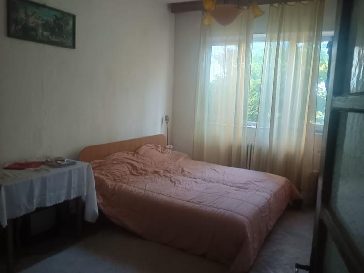 Apartament cu 2 camere semidecomandat în Strezeni
