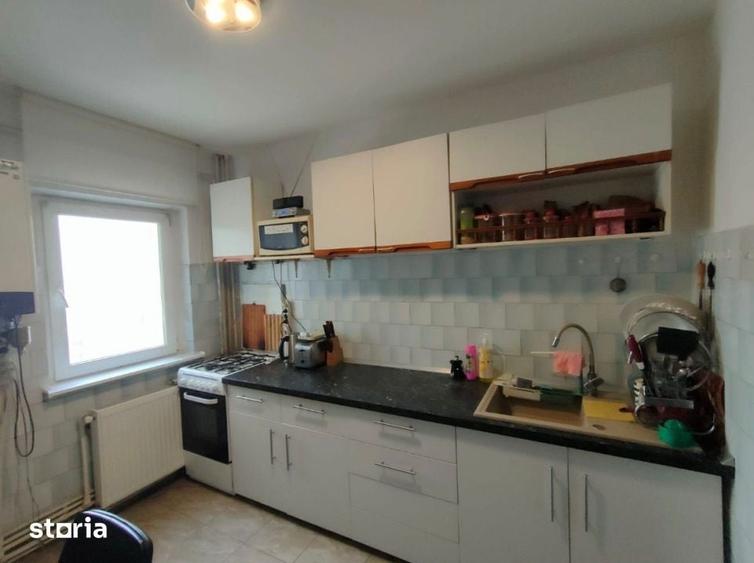 Apartament cu 4 camere în Craiovița Nouă