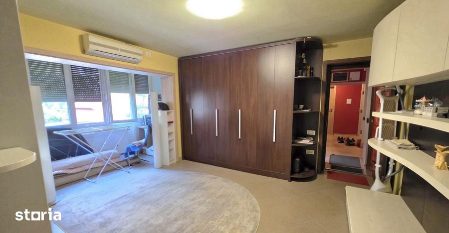 Apartament cu 3 camere semidecomandat în Complex Studențesc