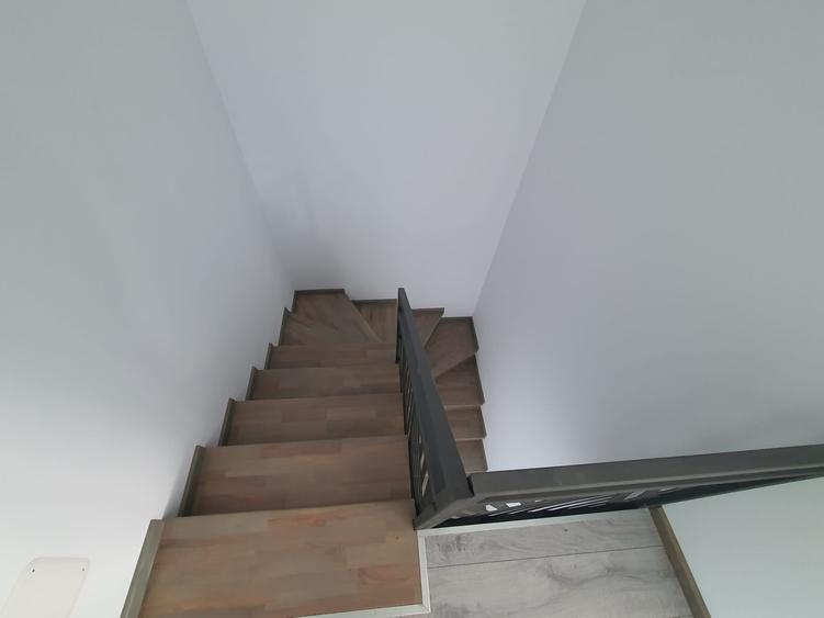 Duplex cu 4 camere cu Canalizare în Bucium