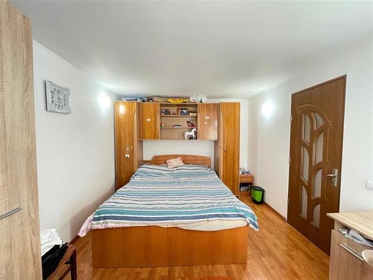 Casă individuală cu 3 camere cu Canalizare în Central