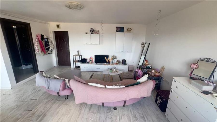 Apartament cu 3 camere nedecomandat în Lazaret