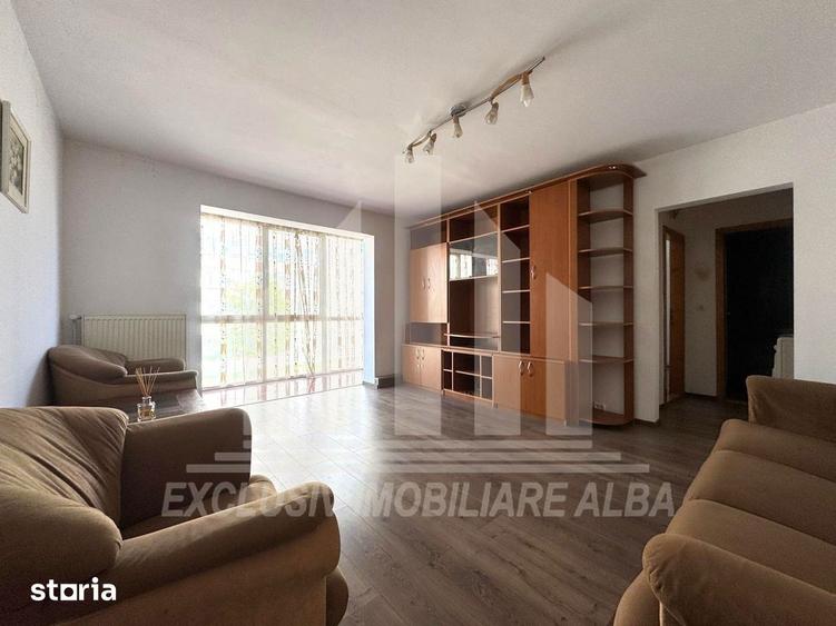 Apartament cu 3 camere semidecomandat, mobilat în Cetate