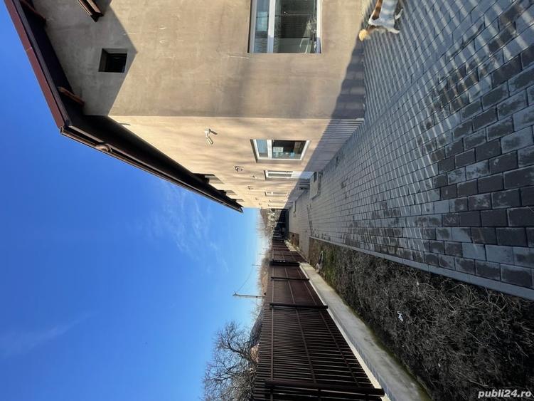 Casă cu 6 camere cu Teren 600 Mp în Moldoveni