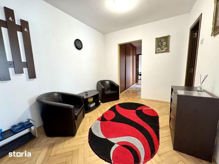 Apartament cu 3 camere decomandat în Plopilor