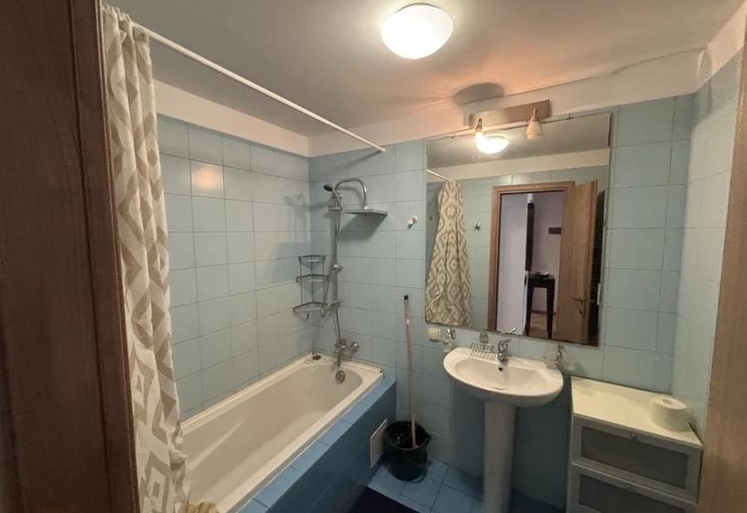 Apartament cu 2 camere decomandat în Păcii