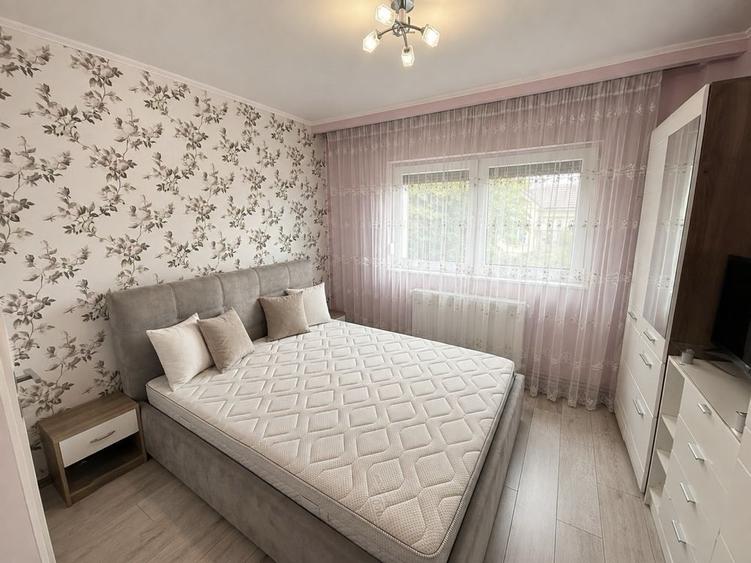 Apartament cu 3 camere semidecomandat, mobilat în Micălaca