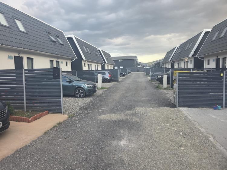Duplex cu 4 camere cu Teren 200 Mp în Exterior Vest