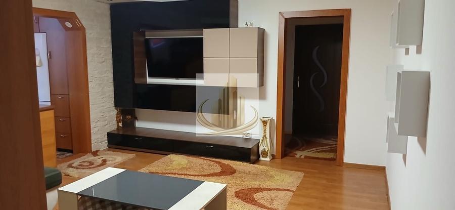 Apartament cu 3 camere semidecomandat, mobilat în Lipovei