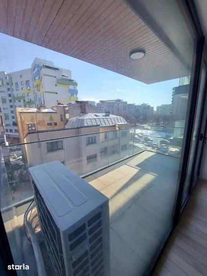 Apartament cu 3 camere semidecomandat în 13 Septembrie