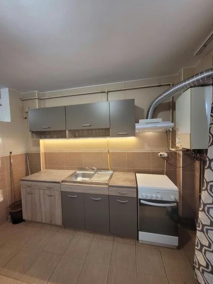 Apartament cu 3 camere decomandat, mobilat în Gării