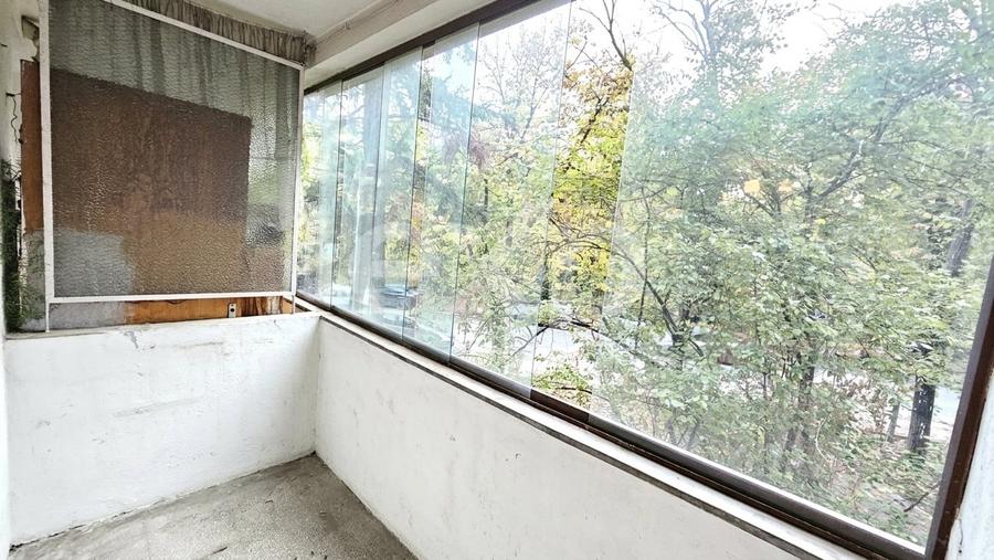 Apartament cu 3 camere semidecomandat în Titan