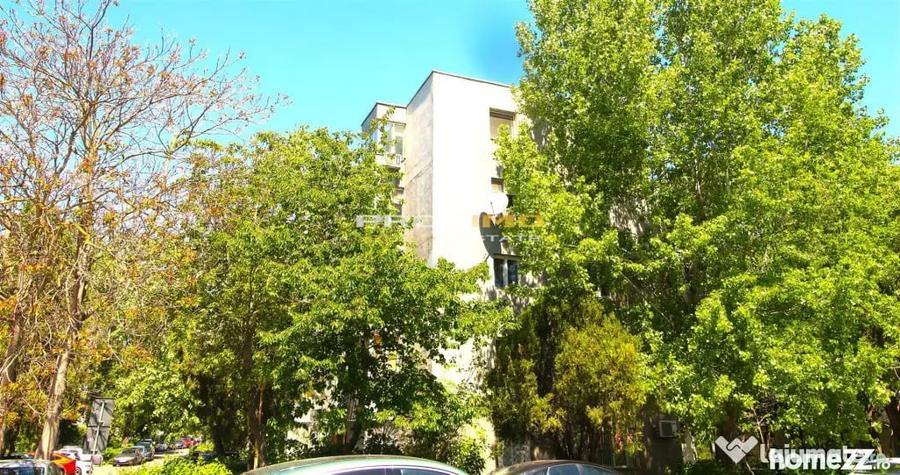 Apartament cu 3 camere semidecomandat în City Park Mall