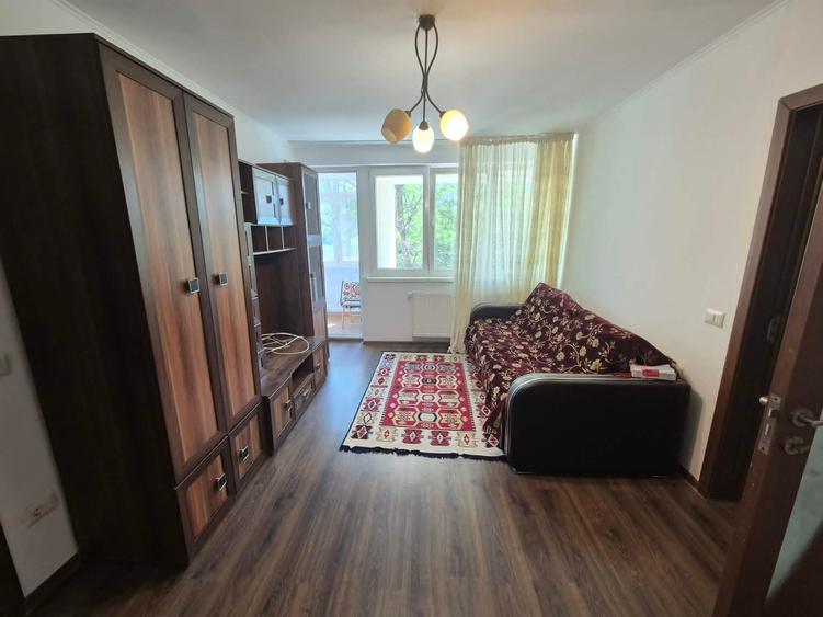 Apartament cu 2 camere semidecomandat în Basarabia
