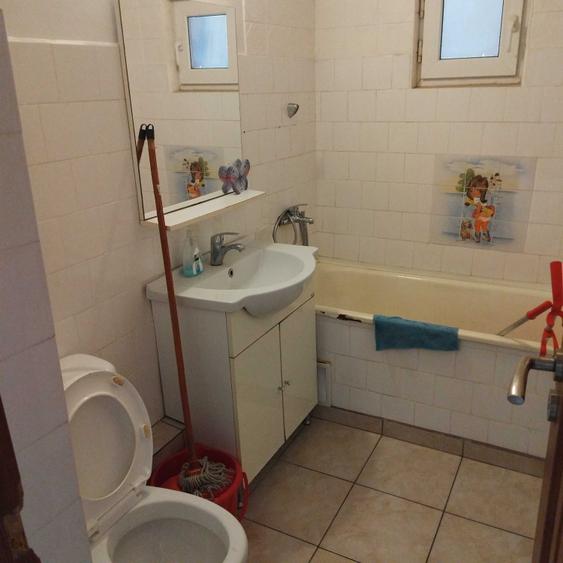 Apartament cu 2 camere decomandat în Calarași 4