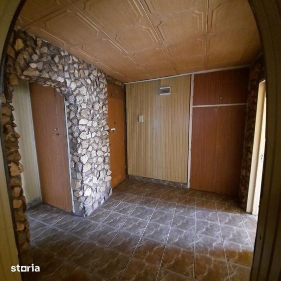 Apartament cu 4 camere în Berceni