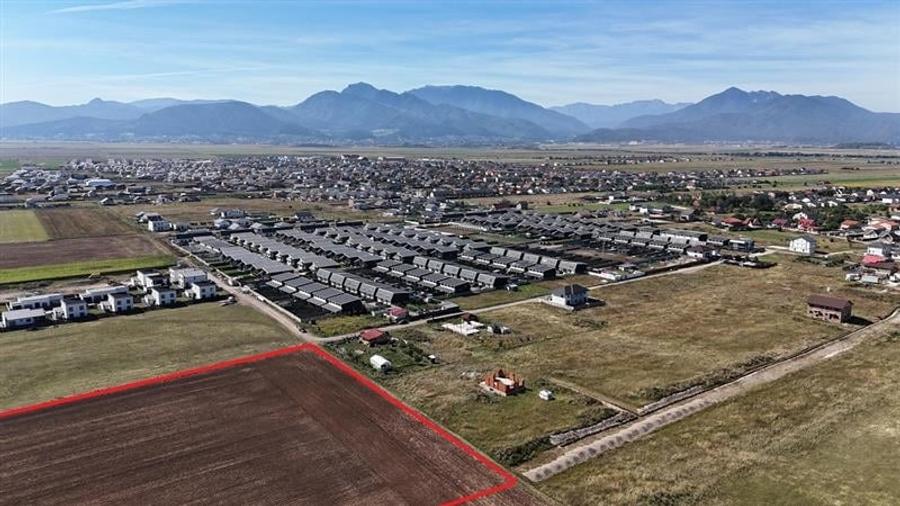 Teren agricol extravilan de 92700 mp, în Tărlungeni