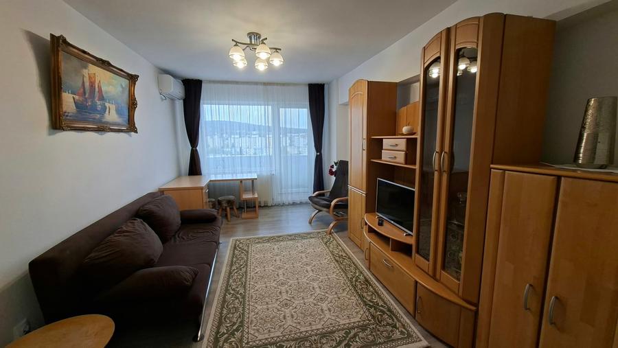 Apartament cu 3 camere decomandat în Corina