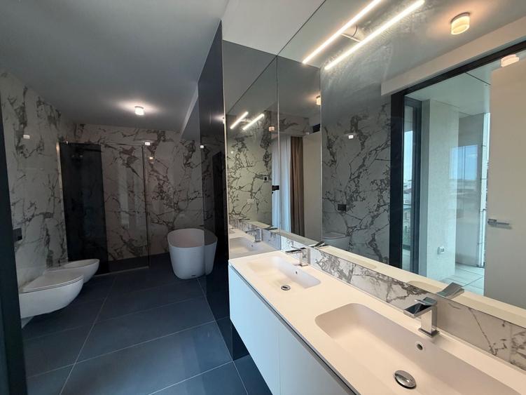 Apartament cu 4 camere decomandat în Aviatorilor