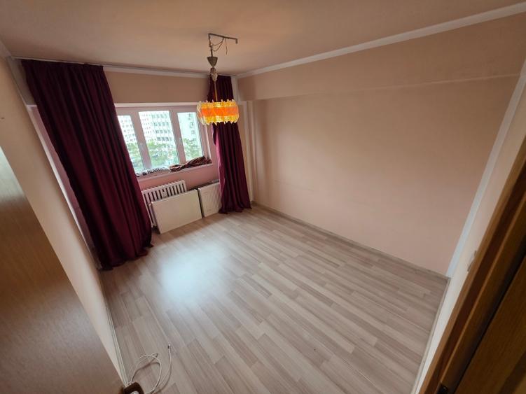 Apartament cu 3 camere decomandat în Doamna Ghica