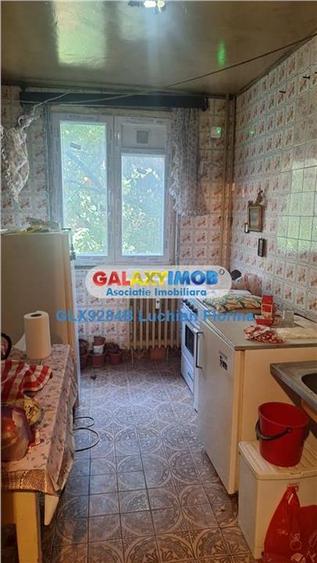 Apartament cu 3 camere semidecomandat în Drumul Taberei