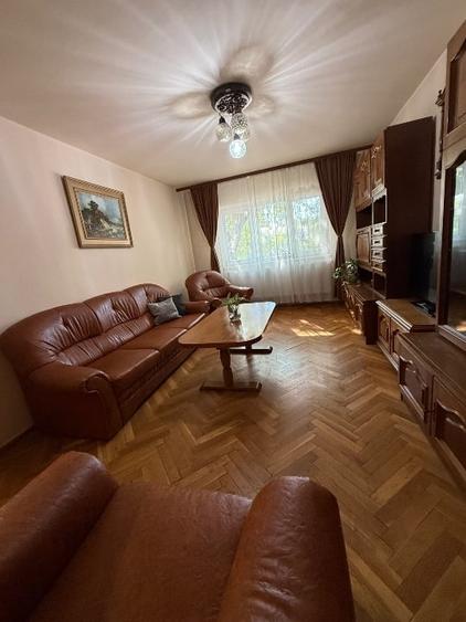 Apartament cu 3 camere decomandat, mobilat în Aradului