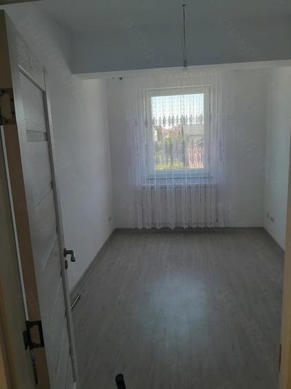 Apartament cu 3 camere decomandat în Obcini