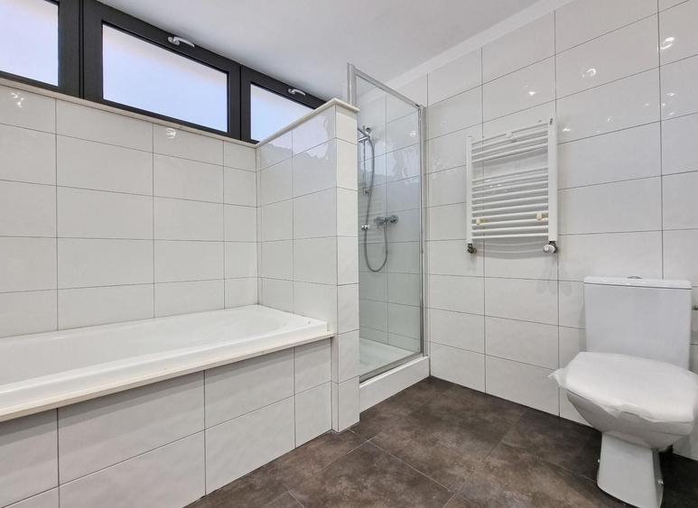 Apartament cu 4 camere semidecomandat în Capitale